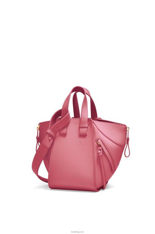 Loewe компактна чанта за хамак от сатенирана телешка кожа F84B8488 Жени роза