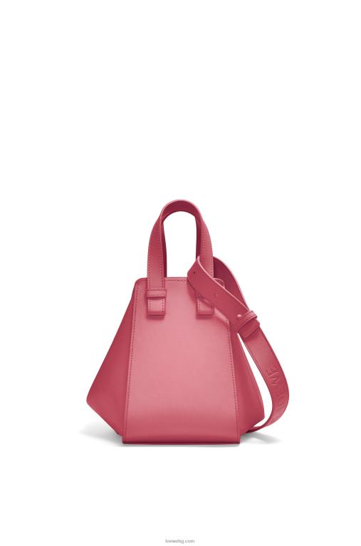 Loewe компактна чанта за хамак от сатенирана телешка кожа F84B8488 Жени роза