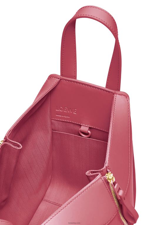 Loewe компактна чанта за хамак от сатенирана телешка кожа F84B8488 Жени роза