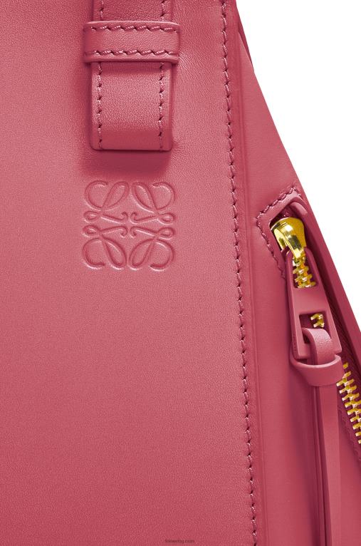 Loewe компактна чанта за хамак от сатенирана телешка кожа F84B8488 Жени роза