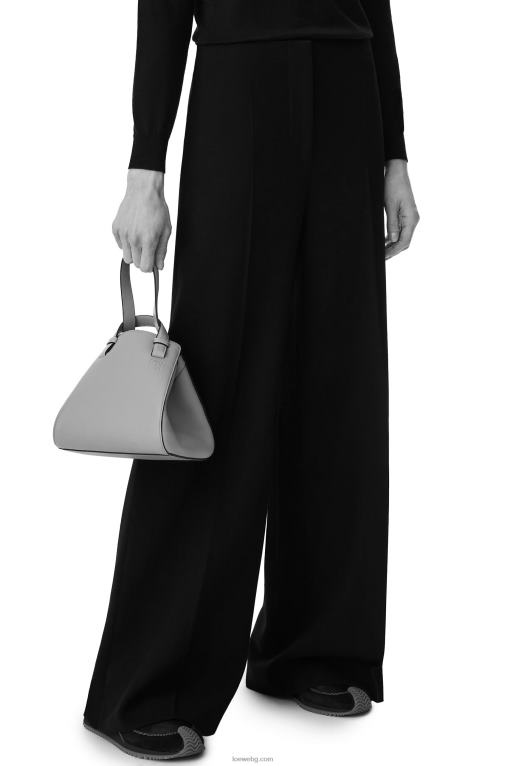 Loewe чанта за хамак от мека зърнеста телешка кожа F84B8500 Жени лаврово зелено