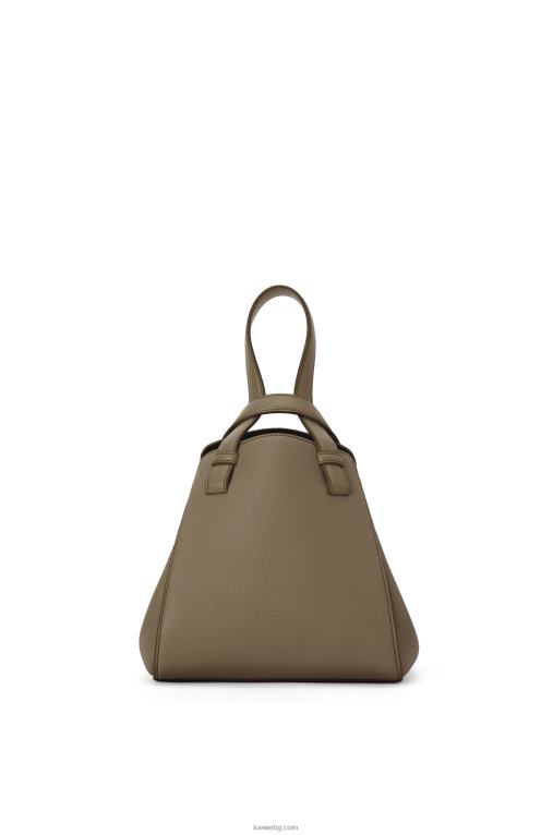 Loewe чанта за хамак от мека зърнеста телешка кожа F84B8500 Жени лаврово зелено