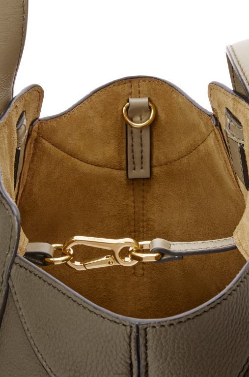 Loewe чанта за хамак от мека зърнеста телешка кожа F84B8500 Жени лаврово зелено