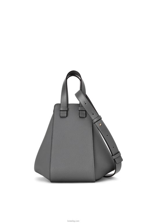 Loewe малка чанта за хамак от мека зърнеста телешка кожа F84B8502 Жени асфалтово сиво