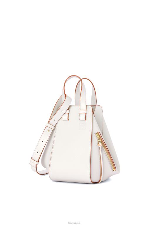 Loewe малка чанта за хамак от мека зърнеста телешка кожа F84B8503 Жени меко бяло