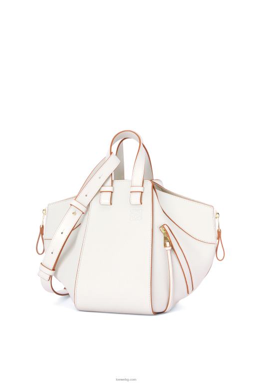 Loewe малка чанта за хамак от мека зърнеста телешка кожа F84B8503 Жени меко бяло