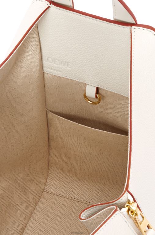 Loewe малка чанта за хамак от мека зърнеста телешка кожа F84B8503 Жени меко бяло