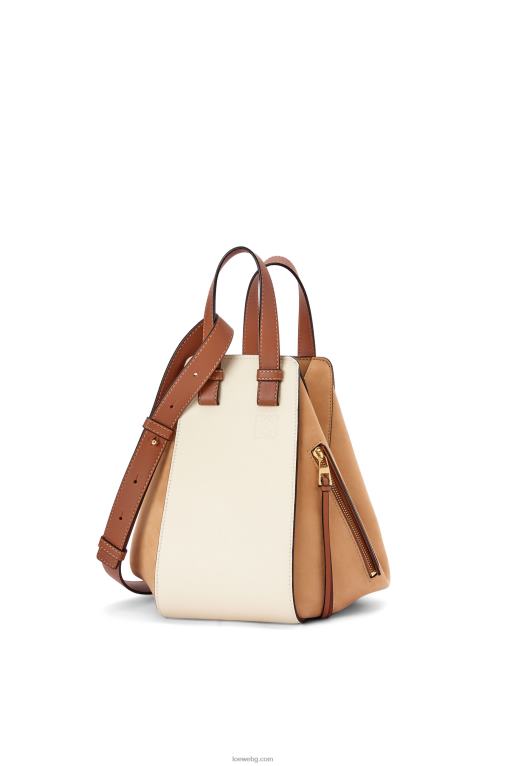 Loewe малка чанта за хамак от класическа телешка кожа и велур F84B8506 Жени млечна/топла пустиня