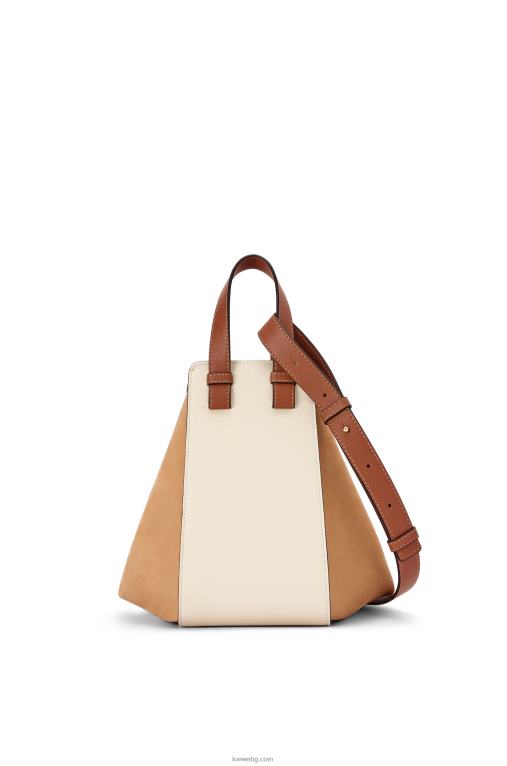 Loewe малка чанта за хамак от класическа телешка кожа и велур F84B8506 Жени млечна/топла пустиня