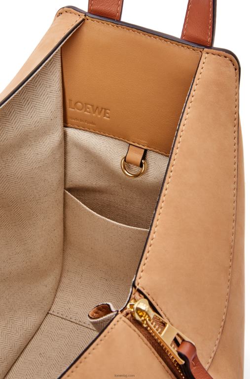 Loewe малка чанта за хамак от класическа телешка кожа и велур F84B8506 Жени млечна/топла пустиня