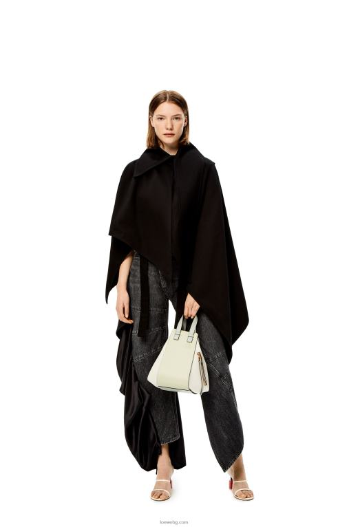 Loewe малка чанта за хамак от класическа телешка кожа F84B8514 Жени пепеляво сиво/мраморно зелено
