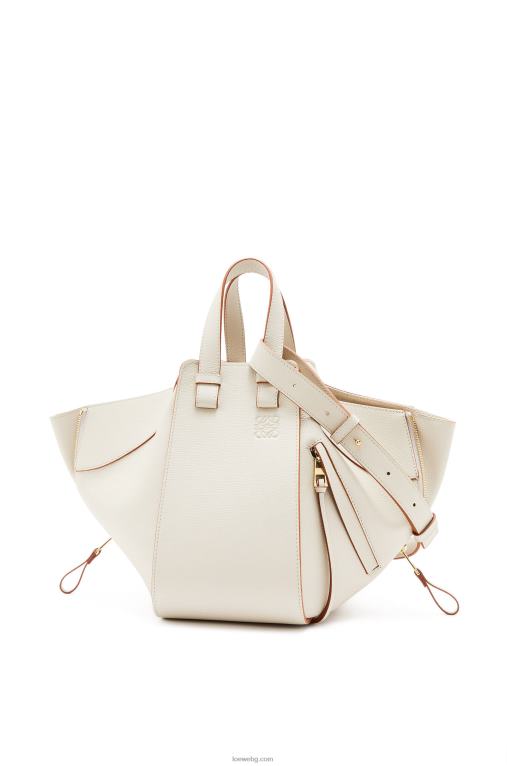 Loewe малка чанта за хамак от зърнеста телешка кожа F84B8515 Жени светъл призрак
