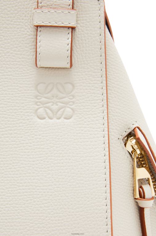Loewe малка чанта за хамак от зърнеста телешка кожа F84B8515 Жени светъл призрак