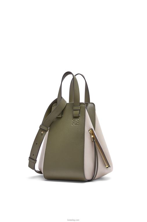 Loewe малка чанта за хамак от класическа телешка кожа F84B8525 Жени есенно зелено/светло овесено