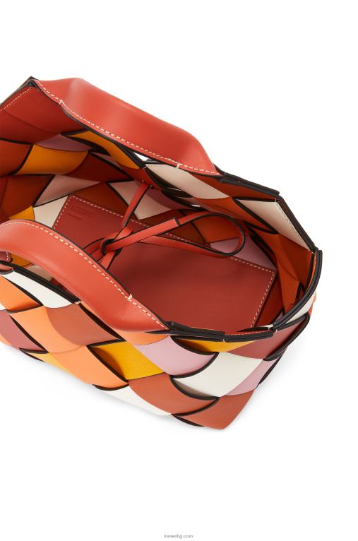 Loewe малка излишна кожена плетена чанта-кошница от телешка кожа F84B8102 Жени оранжево