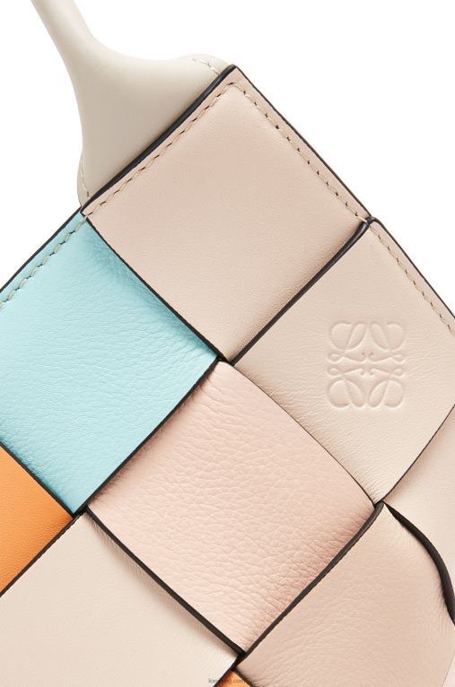 Loewe малка излишна кожена плетена чанта-кошница от телешка кожа F84B8105 Жени кайсия/злато