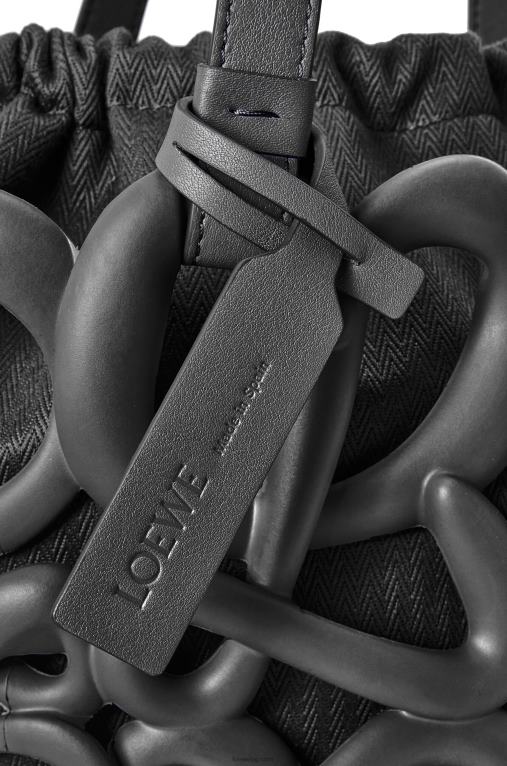 Loewe анаграмна надута кошница от лека гумена пяна F84B8113 Жени черен