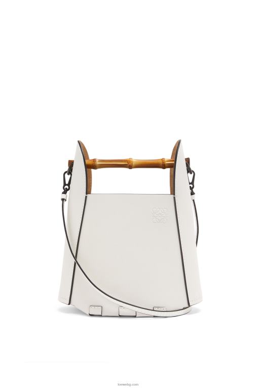 Loewe бамбукова чанта от телешка кожа F84B8178 Жени меко бяло