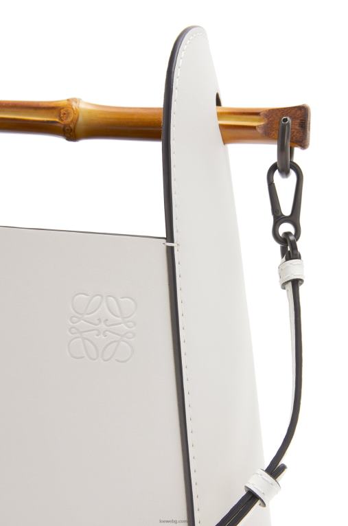 Loewe бамбукова чанта от телешка кожа F84B8178 Жени меко бяло