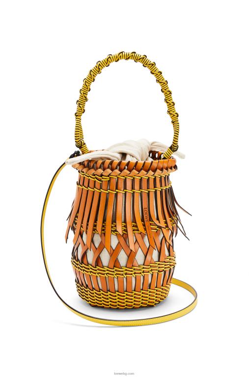 Loewe чанта от телешка кожа с ресни F84B8186 Жени тен/жълто