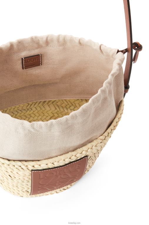 Loewe чанта тип кофа с шнур от палмови листа и телешка кожа F84B822 Жени естествен/тен