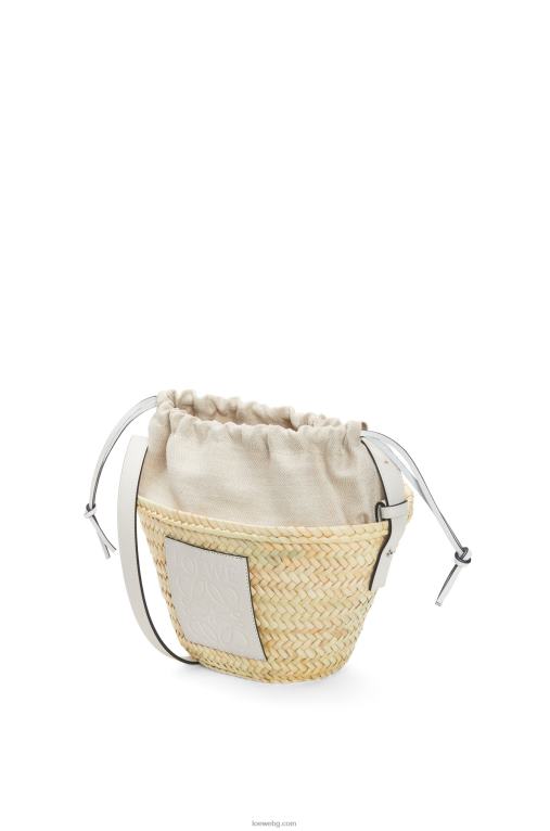 Loewe чанта тип кофа с шнур от палмови листа и телешка кожа F84B823 Жени естествен/бял