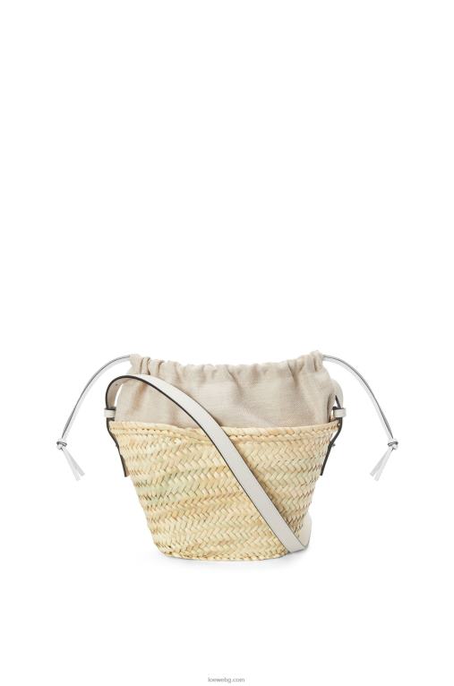 Loewe чанта тип кофа с шнур от палмови листа и телешка кожа F84B823 Жени естествен/бял