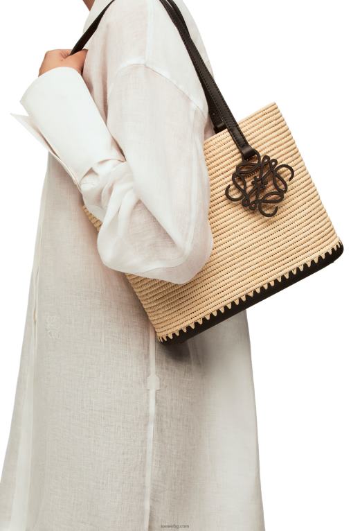 Loewe малка квадратна чанта кошница от рафия и гума F84B845 Жени естествен/черен