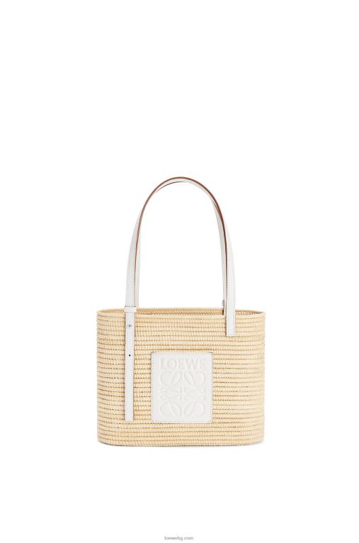 Loewe малка квадратна чанта тип кошница от рафия и телешка кожа F84B847 Жени естествен/бял