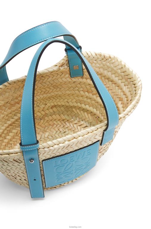 Loewe малка чанта кошница от палмови листа и телешка кожа F84B857 Жени светло синьо