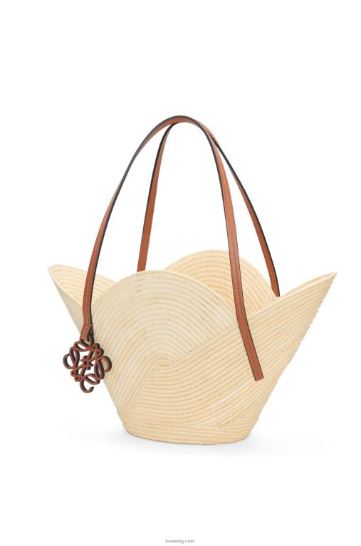 Loewe чанта с венчелистчета от рафия и телешка кожа F84B861 Жени естествен/тен