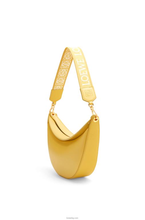 Loewe малка луна от сатенирана телешка кожа F84B8454 Жени бледожълта глазура