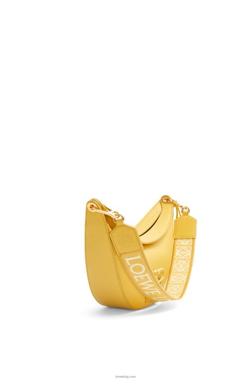 Loewe малка луна от сатенирана телешка кожа F84B8454 Жени бледожълта глазура