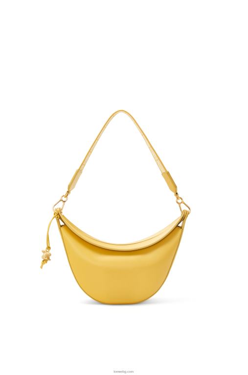 Loewe малка луна от сатенирана телешка кожа F84B8454 Жени бледожълта глазура