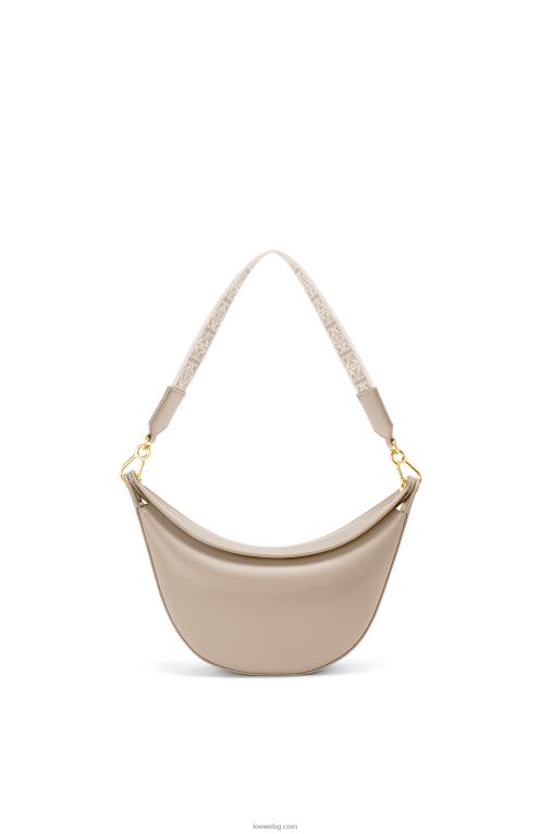 Loewe малка чанта луна от сатенирана телешка кожа и жакард F84B8475 Жени лек овес