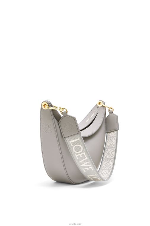 Loewe малка чанта луна от сатенирана телешка кожа и жакард F84B8476 Жени перлено сиво