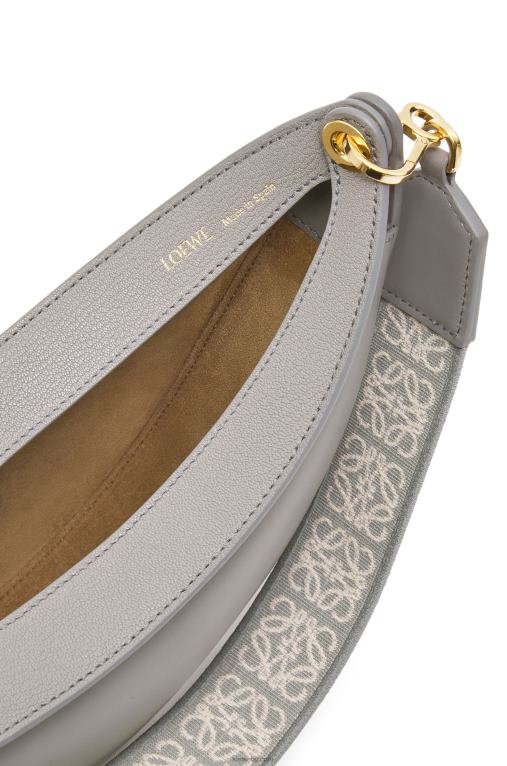 Loewe малка чанта луна от сатенирана телешка кожа и жакард F84B8476 Жени перлено сиво