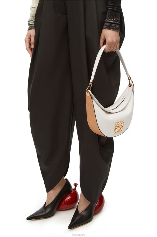 Loewe малка чанта luna от сатенирана телешка кожа F84B8449 Жени меко бяло/естествено
