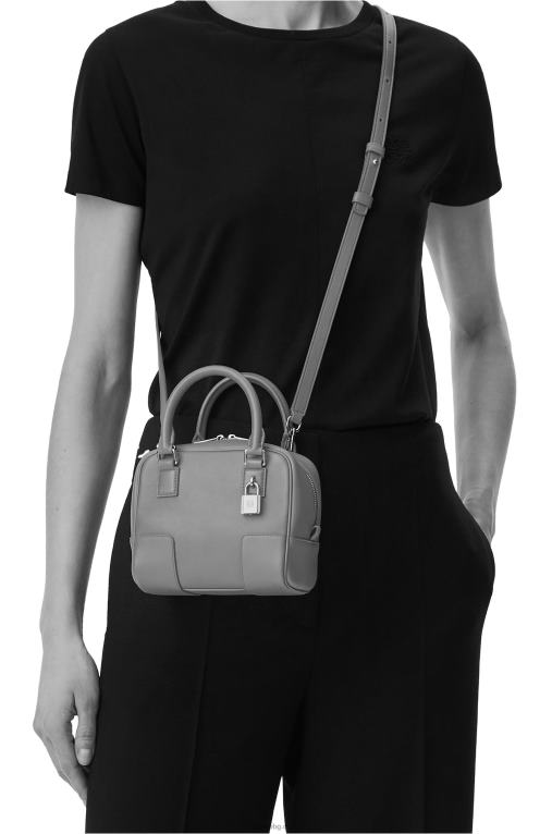 Loewe 16 квадратна чанта Amazona от телешка кожа напа F84B8140 Жени черен