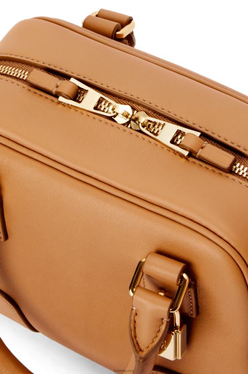 Loewe 16 квадратна чанта Amazona от телешка кожа напа F84B8164 Жени топла пустиня