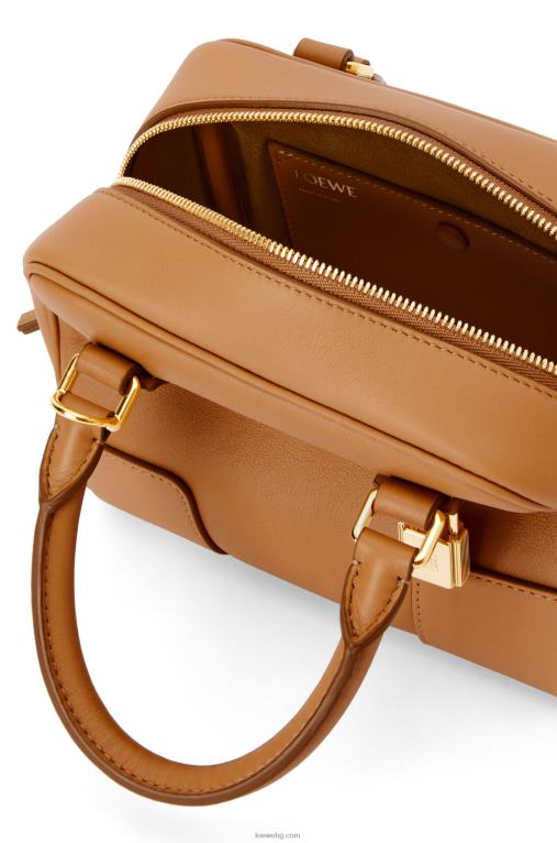 Loewe 16 квадратна чанта Amazona от телешка кожа напа F84B8164 Жени топла пустиня