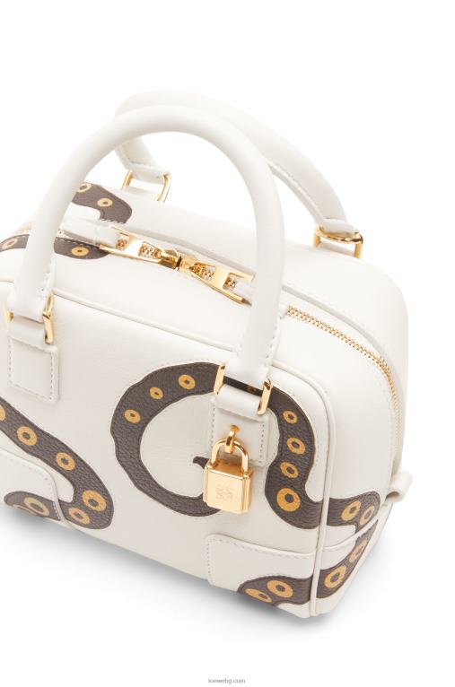 Loewe амазона 16 от телешка кожа напа F84B8143 Жени меко бяло