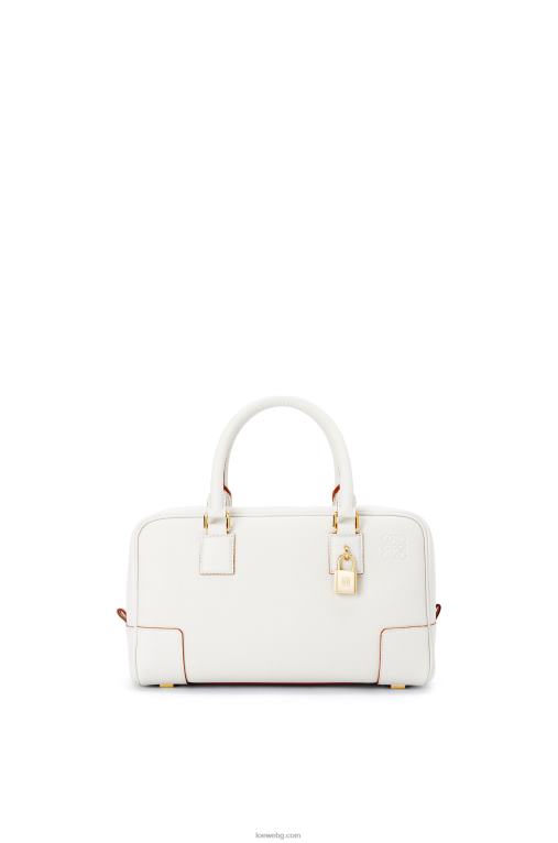 Loewe чанта Amazon 23 от мека зърнеста телешка кожа F84B8151 Жени меко бяло
