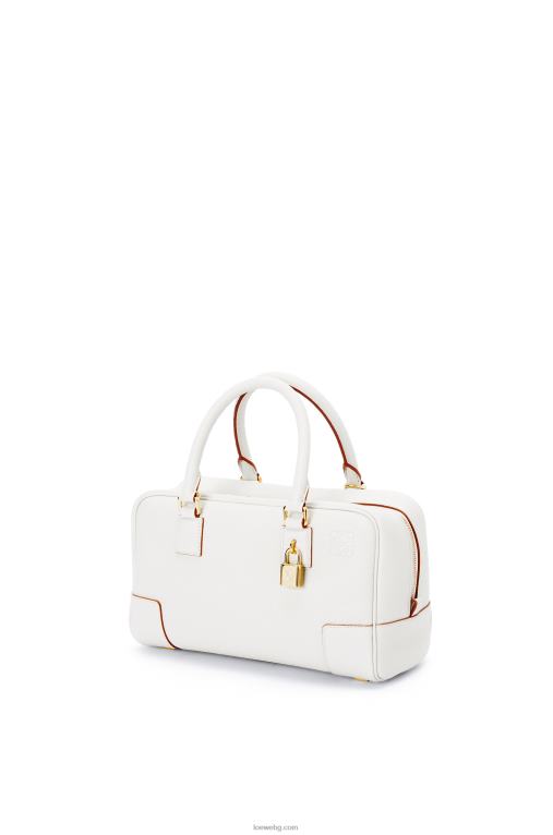 Loewe чанта Amazon 23 от мека зърнеста телешка кожа F84B8151 Жени меко бяло