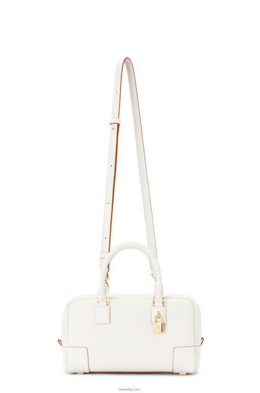 Loewe чанта Amazon 23 от мека зърнеста телешка кожа F84B8151 Жени меко бяло