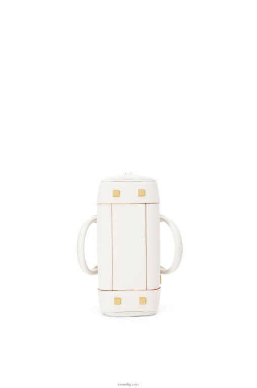 Loewe чанта Amazon 23 от мека зърнеста телешка кожа F84B8151 Жени меко бяло