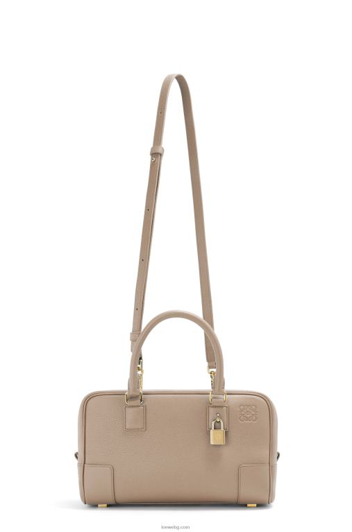 Loewe чанта Amazon 23 от мека зърнеста телешка кожа F84B8154 Жени пясък