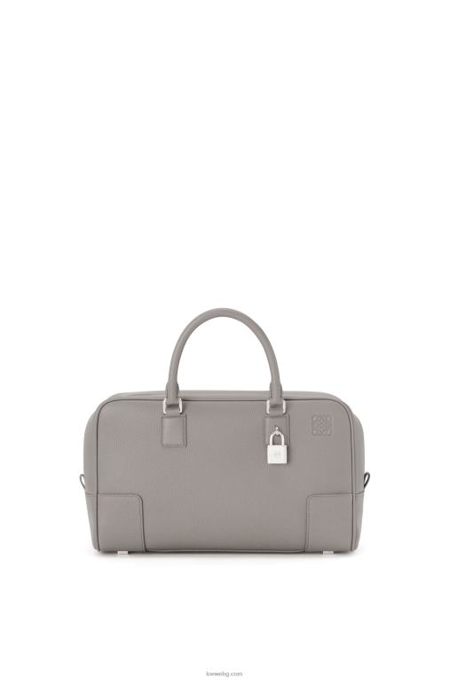Loewe чанта Amazon 28 от мека зърнеста телешка кожа F84B8134 Жени перлено сиво