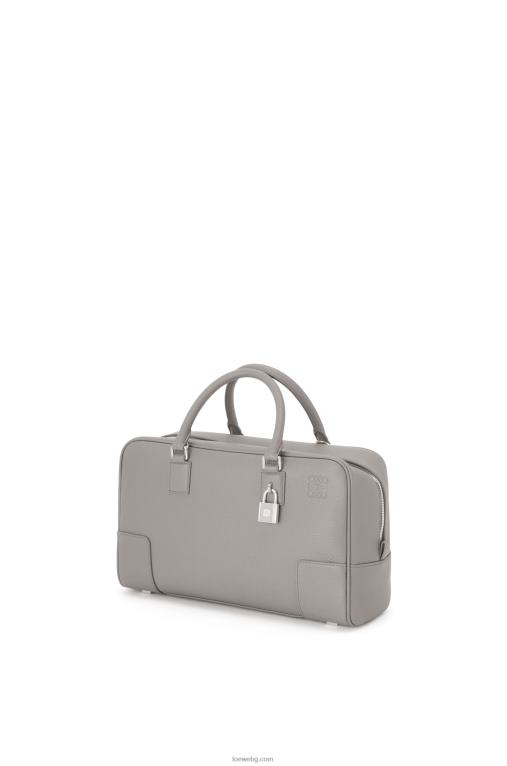 Loewe чанта Amazon 28 от мека зърнеста телешка кожа F84B8134 Жени перлено сиво