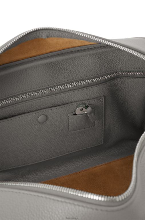 Loewe чанта Amazon 28 от мека зърнеста телешка кожа F84B8134 Жени перлено сиво